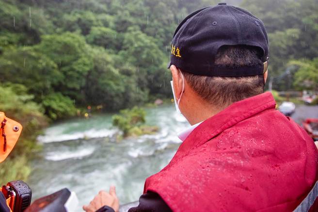 新北市長侯友宜全力搜救失蹤學童。(取自侯友宜臉書)