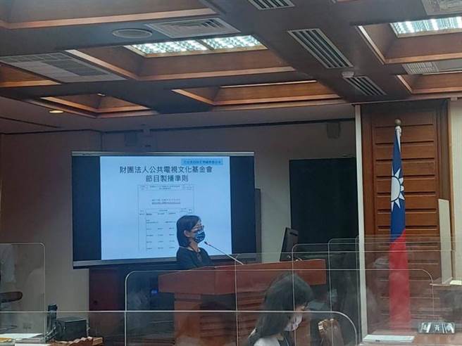 今日上午立委林奕華在教委會詢問李永得：「你是哪一國的文化部長？」李永得表示：「我是中華民國的文化部長。」（李欣恬攝）