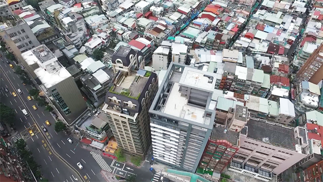 信义房屋观察北市危老逾半改建在巷弄内。 (图/信义房屋提供)