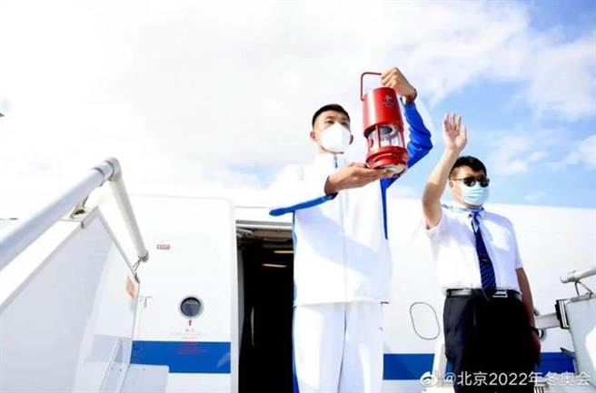 北京冬奥会火种，今已抵达北京，将展开欢迎仪式。（北京冬奥官方微博）