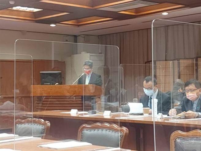 表演团队火劫不断，立委吴思瑶认为国家应该启动典藏机制。图为文化部长李永得备询。（李欣恬摄）