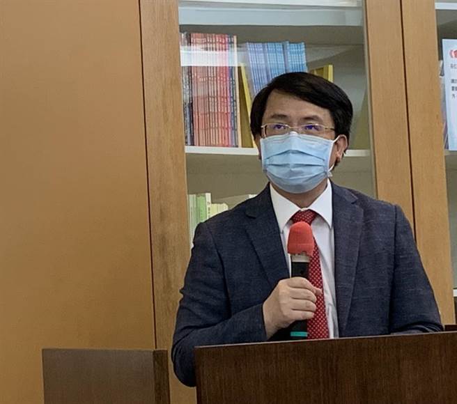 （中华经济研究院长张传章20日主持中经院2021年第4季臺湾经济预测。图／陈碧芬）