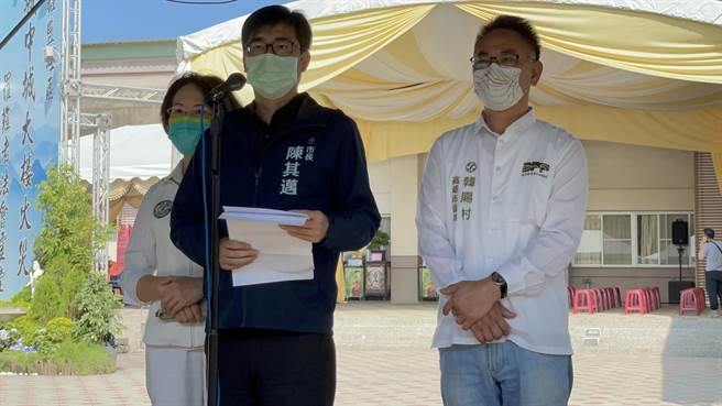 高雄盐埕区城中城大楼火警造成46人死亡、41人轻重伤，20日传统习俗头七，高市府协助罹难者办理道、佛教头七法会。（洪浩轩摄）