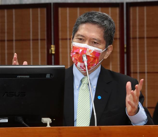 日前華視總經理莊豐嘉在國慶日發文表示「為幽靈國慶生」，引發爭議。國民黨立委林奕華20日在立法院教育及文化委員會質詢文化部長李永得（見圖），問及「你是哪一國的文化部長？」李永得答詢表示「我是中華民國的文化部長。」（劉宗龍攝）
