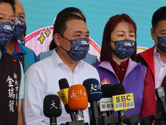 外縣市跑來新北打疫苗 侯友宜：盡力做好。（葉德正攝）