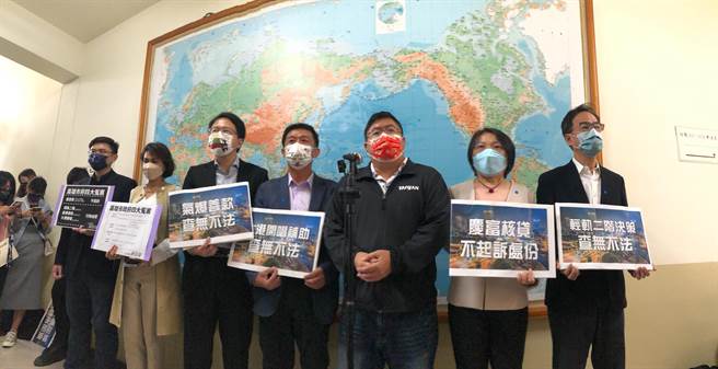 民进党立委许智杰、刘世芳、邱志伟、李昆泽、赖瑞隆、邱议莹、蔡易余今日回应国民党 (许智杰办公室提供)