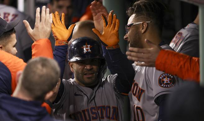 太空人在第9局疯狂得分(美联社)