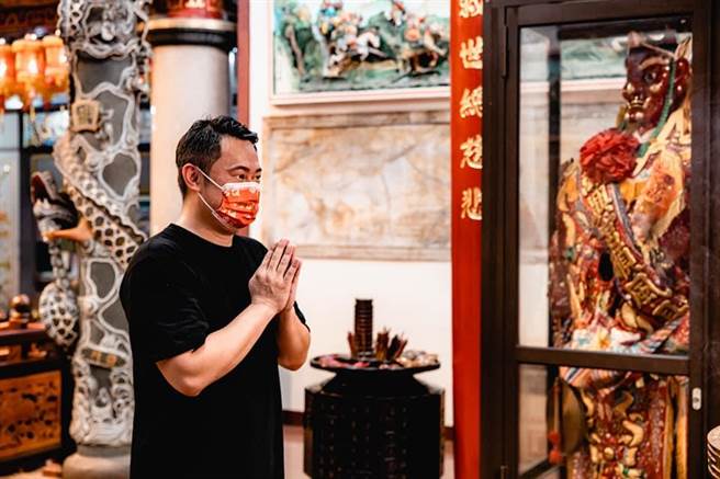 陈柏惟遭控「聘任亲哥担任公费助理」，事实上陈玄晔（见图）是陈柏惟堂哥。（图／摘自李雨蓁脸书）