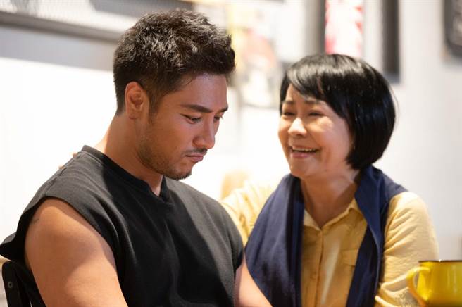 罗平剧中嗜赌成性，痞子样遭骂不孝子 。（TVBS提供） 