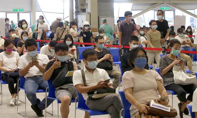 新北市今有2例疫苗接种后死亡通报，分别在板桥、芦洲。（示意图，赵双杰摄）