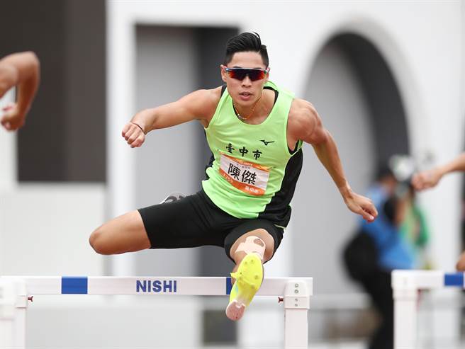 东奥国手陈杰，今天在全运会男子400公尺跨栏决赛不敌桃园选手彭名扬，寻求7连霸失败。(杜宜谙摄)