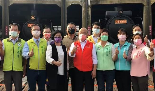 行政院长苏贞昌今天下午视察彰化铁路立体化规划和扇形车库。（吴敏菁摄）