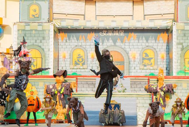 万圣主题表演「大义的魔法森林：梦境奇遇」。（义大游乐世界提供）