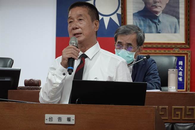 台东市长张国洲20日在台东市代表会进行施政总报告。（蔡旻妤摄）