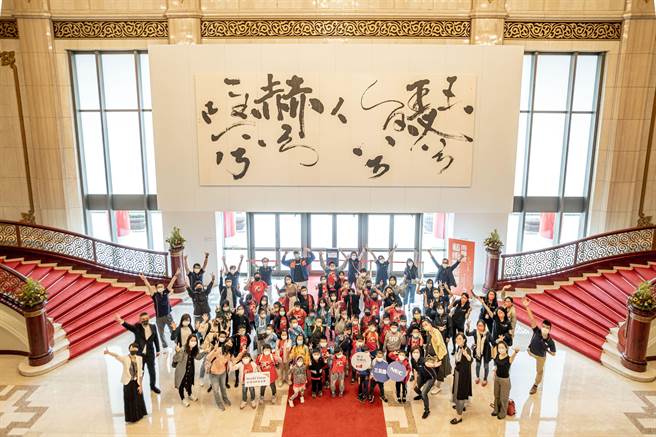 台湾世界展望会与NEC台湾及两厅院合作，近日邀请偏乡孩童，参与两厅院所筹办的「艺术零距离计画。（展望会提供／林良齐台北传真）