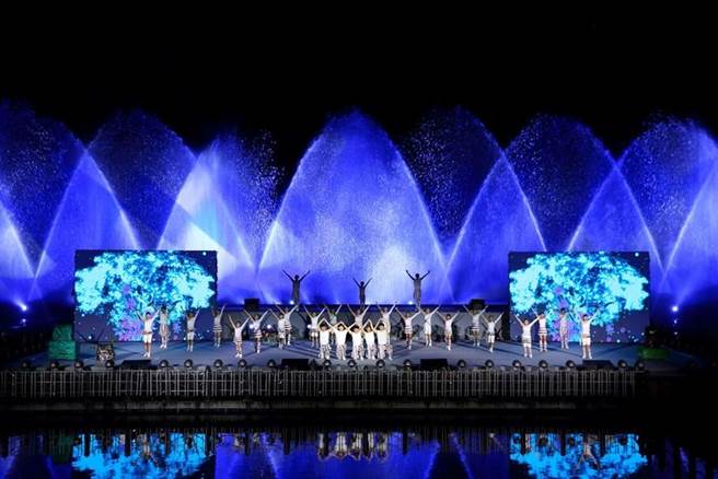 今年鲤鱼潭红面鸭活动，将有精采音乐水舞秀，吸引夜间游客欣赏。（花莲县府提供／王志伟花莲传真）