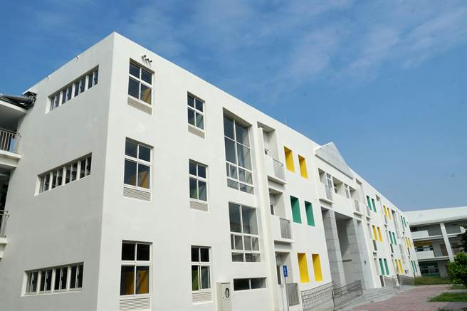 斥資1.9億，南投市南崗國中新校舍完工，預計12月啟用。（黃國峰攝）