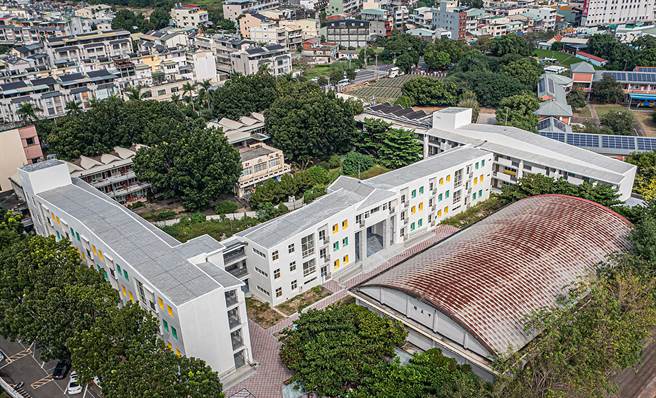 斥資1.9億，南投市南崗國中新校舍完工，預計12月啟用。（南投縣府提供／黃國峰南投傳真）