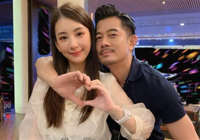 郭富城2017年惊喜闪婚娶小他22岁的嫩妻方媛，夫妻俩同年迎来大女儿Chantelle，2019年又有二女儿Charlotte。(图/ 摘自方媛微博)