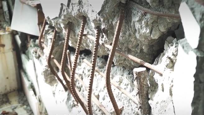 员林黄金地段的黄金帝国大厦，地下4层地上14楼，从921地震后已荒废20多年，一些墙面钢筋裸露。（曹嘉豪提供／吴敏菁彰化传真）