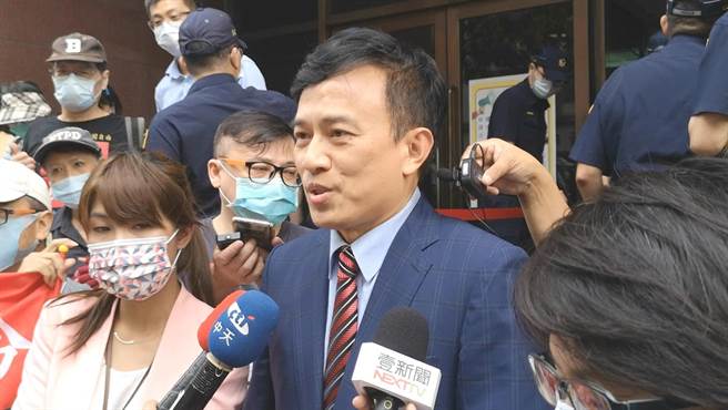 资深媒体人彭文正因论文风波遭依加重诽谤罪起诉，台北地院20日开庭，彭人在美国，未返台到庭。（本报资料照片）