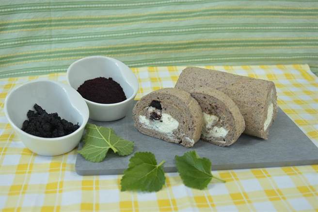 （農委會將桑椹轉化為果乾及果粉加工素材。圖／苗栗場提供）