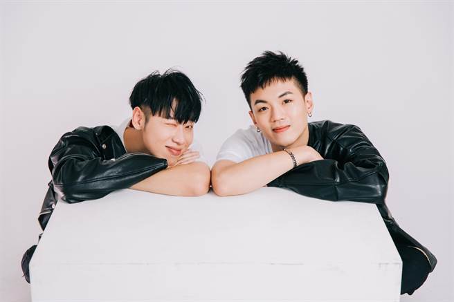 龔言脩（右）宣佈加入小賴成立的日向創意公司。（日向創意提供)