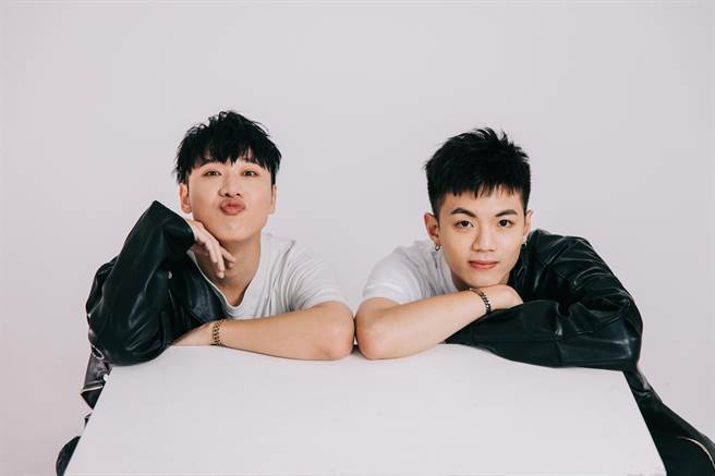 龔言脩（右）宣佈加入小賴成立的日向創意公司。（日向創意提供)