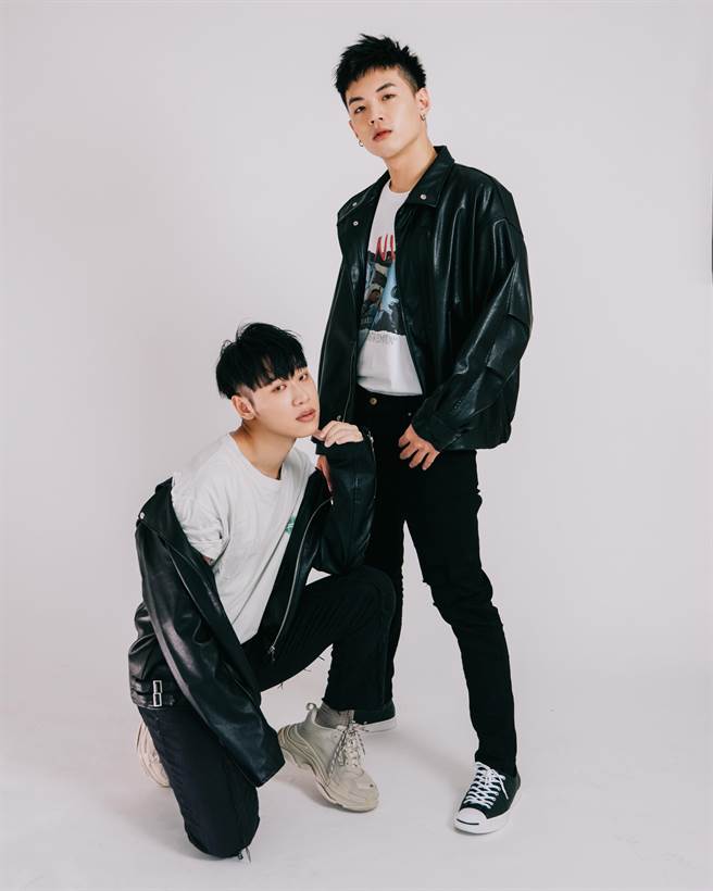 龔言脩（右）宣佈加入小賴成立的日向創意公司。（日向創意提供)