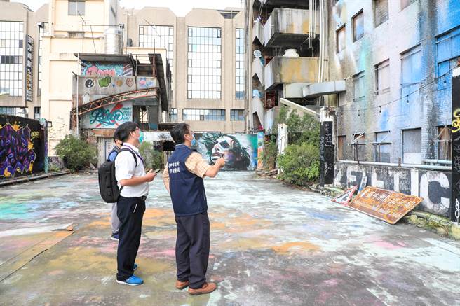 中市府联合稽查大队20日前往中区千越大楼进行稽查。