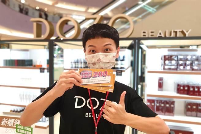 搭上百貨週年慶熱潮，善用振興五倍券以及百貨公司優惠是省錢神攻略。(大葉高島屋提供)