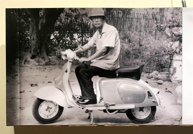 望族之后的陈联薰出生于1910年，从小在优渥环境长大，喜欢摄影、登山、听唱片，并为嘉义多所学校谱写校歌。（吕妍庭摄）