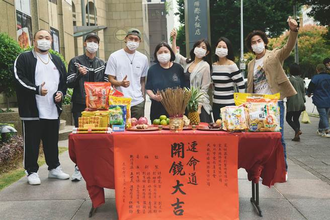 《速命道》剧组齐聚今开拍。（宽银慕电影提供）