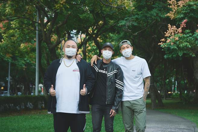 瘦子（右起）与「顽童MJ116」成员小春、大渊将在电影中合体演出。（宽银慕电影提供）