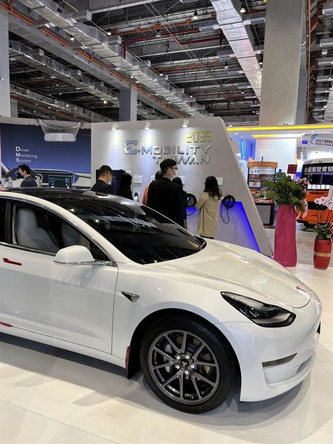国内首场电动车大展「2035 E-Mobility Taiwan 」，今在南港展览二馆登场，业者展出最新电动车。(图／王玉树摄)