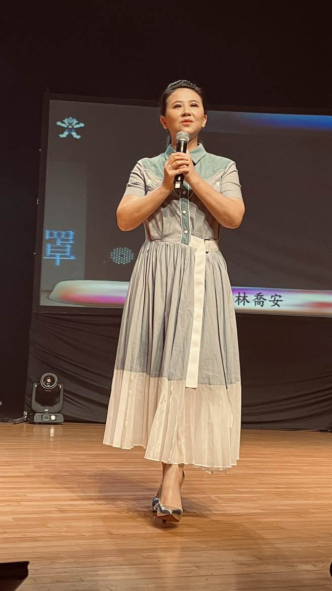 林乔安演唱「风从哪里来」轻柔歌声抚慰人心。（廖素慧摄）