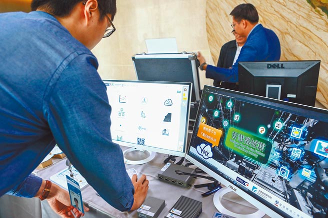 一般大學畢業生到職場上，幾乎不可能立即上手，還需花一、兩年重新訓練。圖／本報資料照片