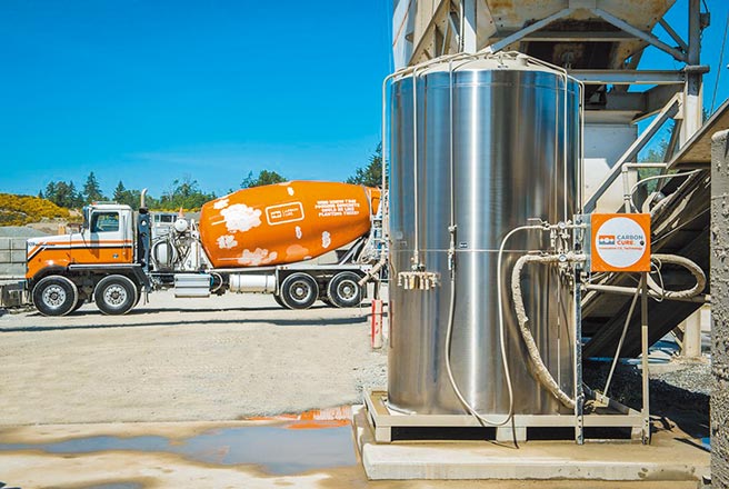 国产建材与世界混凝土科技创新领导的加拿大厂商CarbonCure Technologies Inc.共同合作，引入全台首创的碳矿化混凝土创新科技，提供更环保、更坚固的混凝土。图／CarbonCure提供