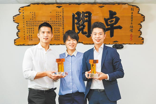 永雄建设机构特助刘朝凯（左起）、刘乔佳、刘朝翔。图／业者提供