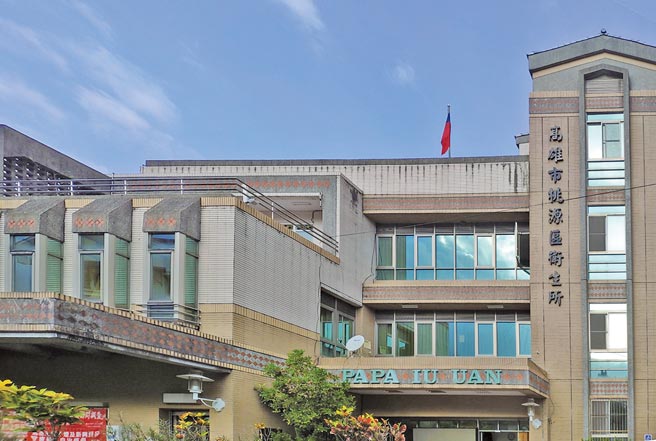 高雄市桃源區衛生所為避免注射新冠肺炎疫苗忙中出錯，早已規畫好分流施打，施打前會事先通知民眾及確認，盼能做到萬無一失。（林雅惠攝）