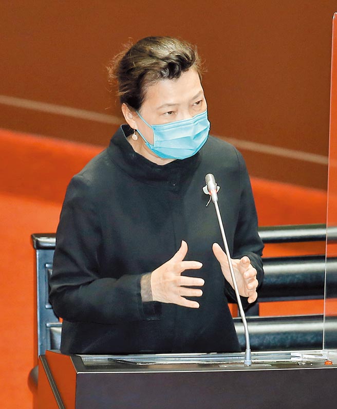 東協及印度受惠於人口紅利、優越的地理位置、靈活的製造能力與快速成長的經濟與市場需求，逐漸成為全球產業鏈轉移的重要戰略區域及主力消費市場。今年1-8月台灣對新南向國家投資金額計53.5億美元，較去年同期大幅增加197％。圖為經濟部長王美花。（姚志平攝）