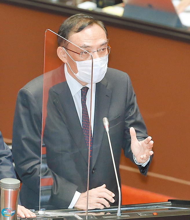 针对网红小玉制作换脸色情片上网贩售，法务部长蔡清祥在立院答询时允诺，将在1个月内提出相关修法草案送至行政院。（姚志平摄）