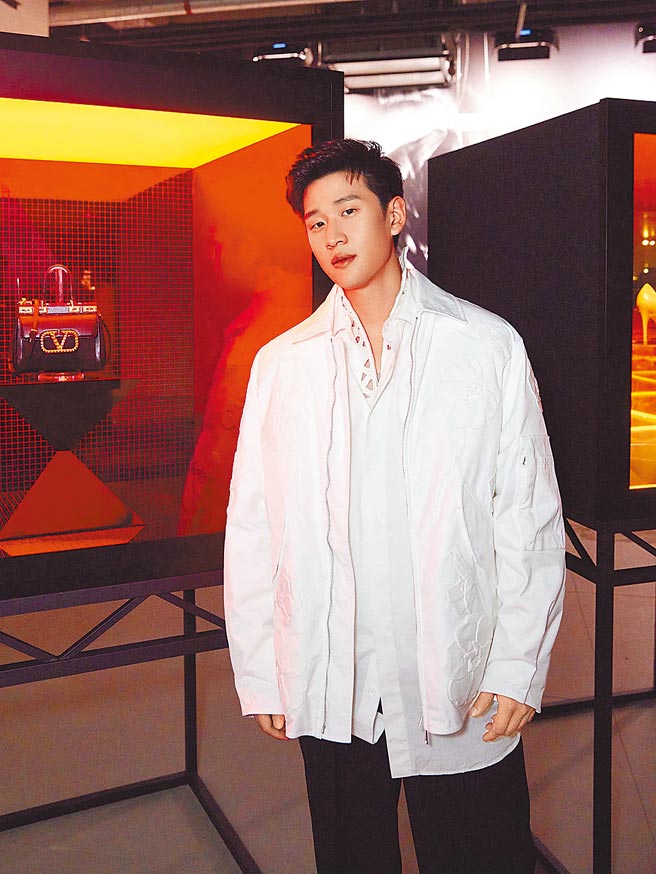 周兴哲日前到北京出席活动，在台上献唱多首夯曲。（星空飞腾提供）