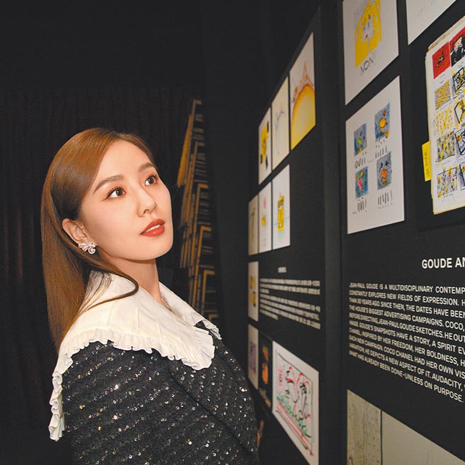 婚姻幸福、星途一片看好的刘诗诗，佩戴KNOTTED N°5耳环和项炼。（香奈儿提供）