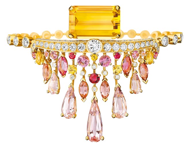 香奈儿N°5系列珠宝N5 Cascade手环。（香奈儿提供）