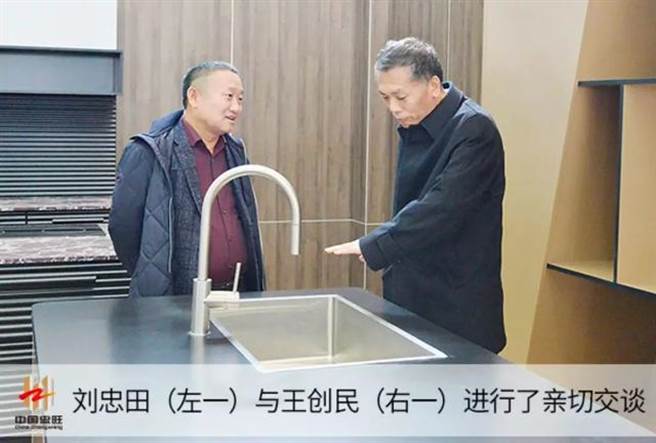 又一首富栽了，曾是「亚洲铝王」刘忠田（左），现面临465年刑期。（中国忠旺集团官网）