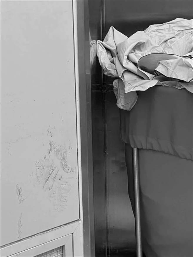 开刀房内墙上也有不少血迹。（图／麻醉医师灵魂所在的地方）