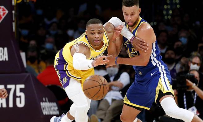 看来威少还在适应球队(美联社资料照)