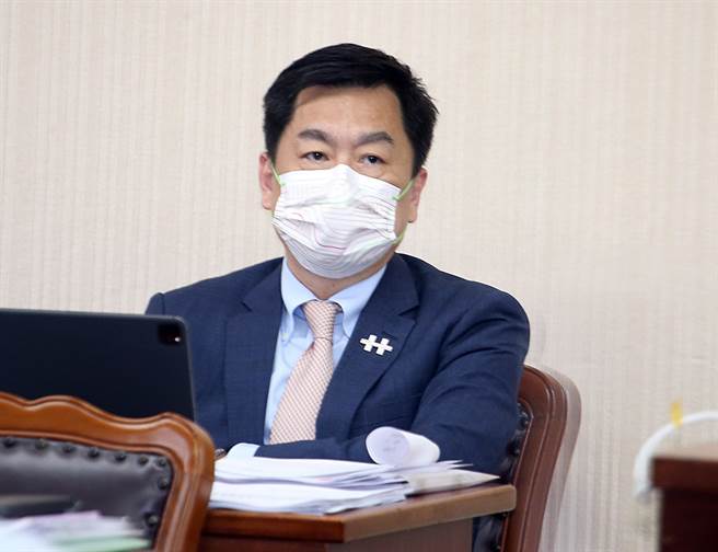 内政部次长陈宗彦日前主持指挥中心例行记者会时表示「不知道『大陆』是哪个国家」，外界有部分解读是「内政部长卡位战」。（资料照，姚志平摄）