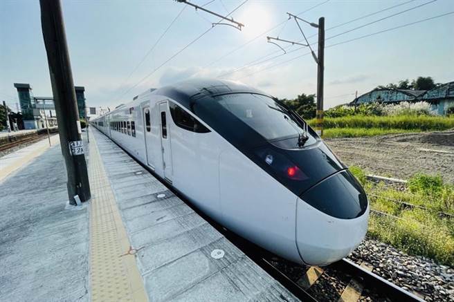 （台鐵新列車獲選2021年「最佳百大設計(Good Design Best 100)。圖／台鐵提供）